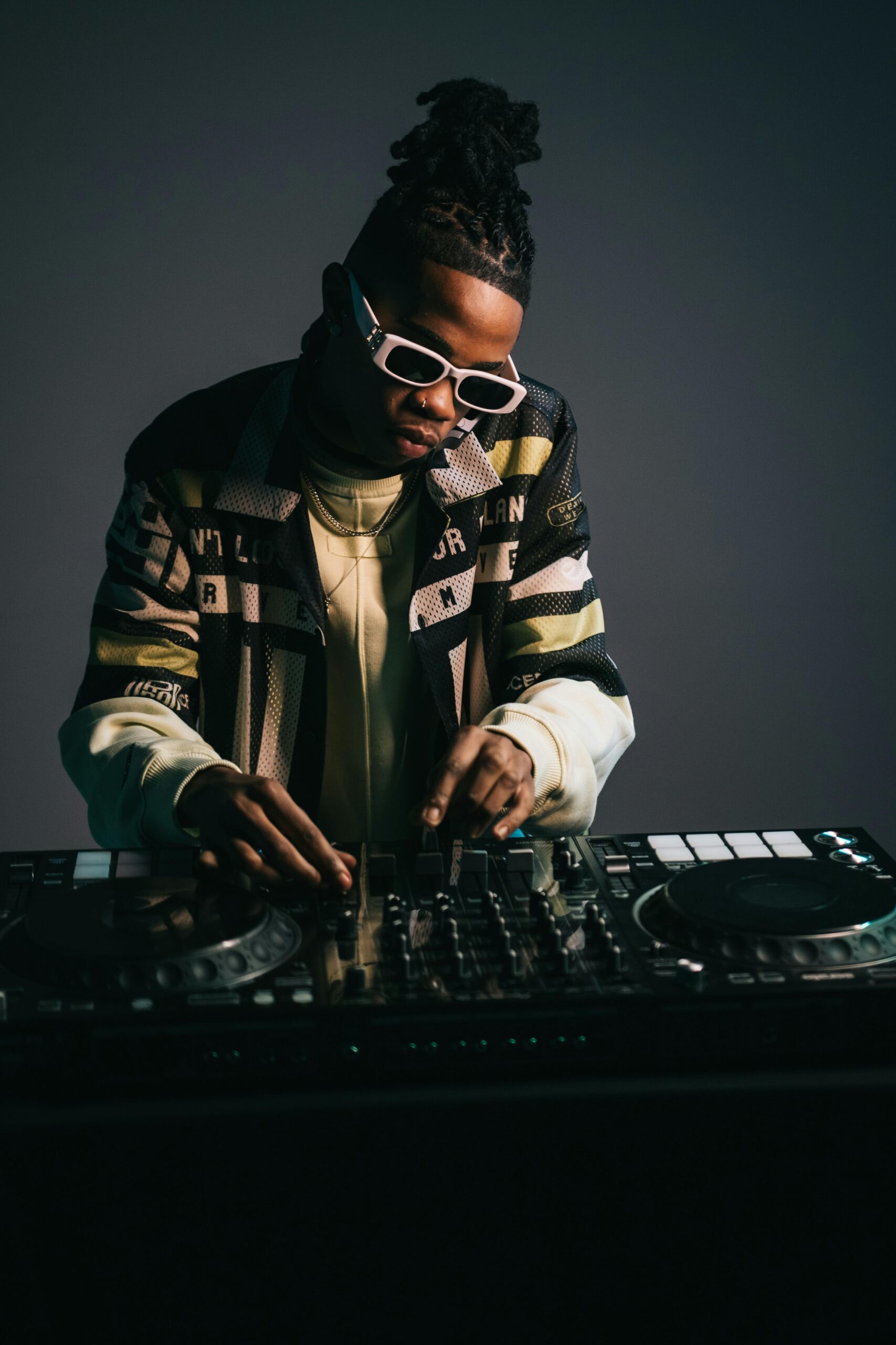 pexels jaycee300s 3059779 16756735 min scaled LOUDmusic